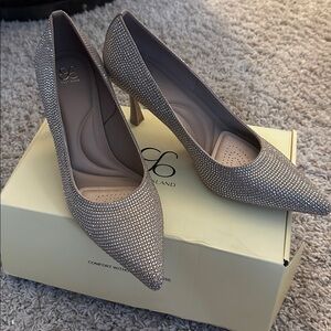 Glittering Gold Pointed Heels